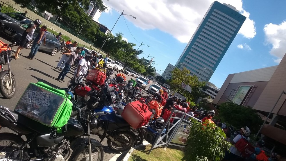 Protesto dos entregadores na Av. Tancredo Neves, em Salvador, nesta quarta-feira — Foto: Arquivo pessoal