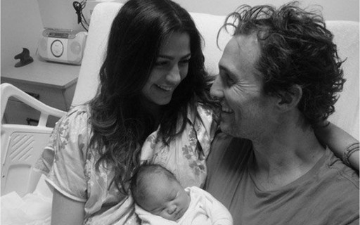 Camila Alves relembra nascimento de filho com foto inédita com Matthew McConaughey 