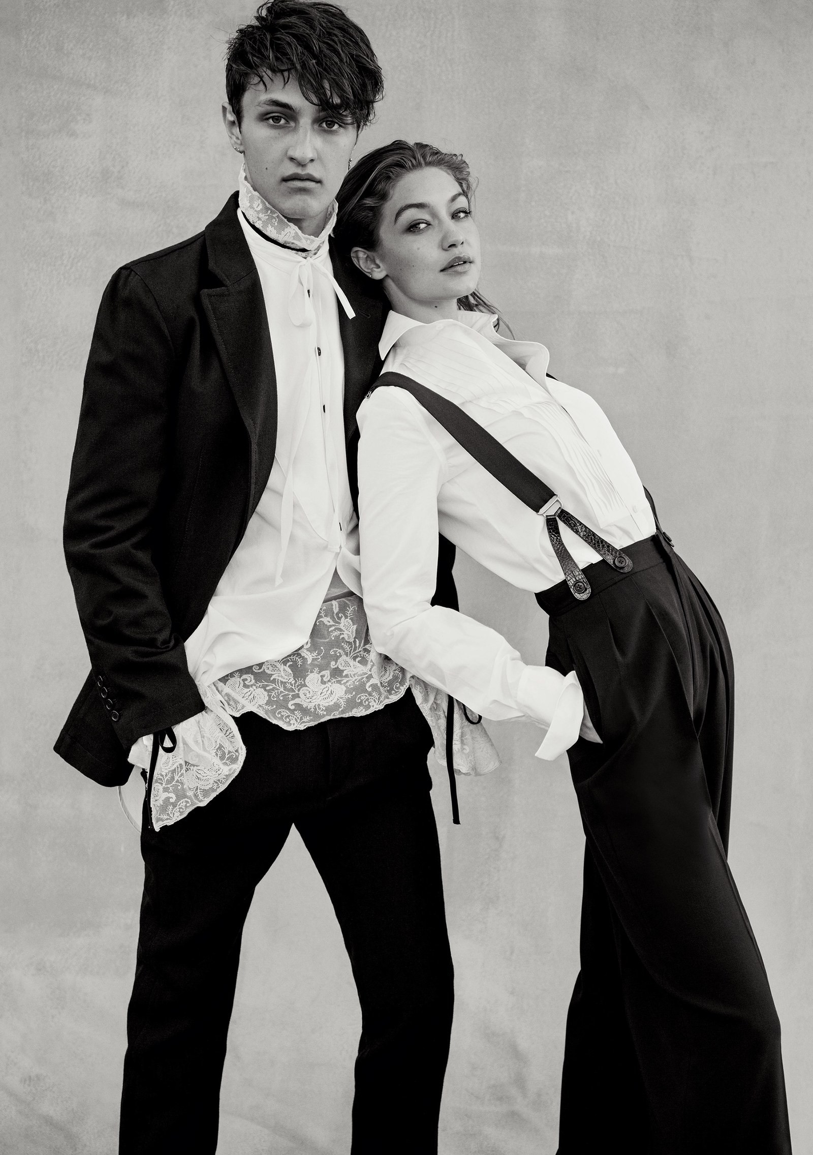Gigi Hadid e o irmão na Vogue América de agosto (Foto: Reprodução/ Vogue US )