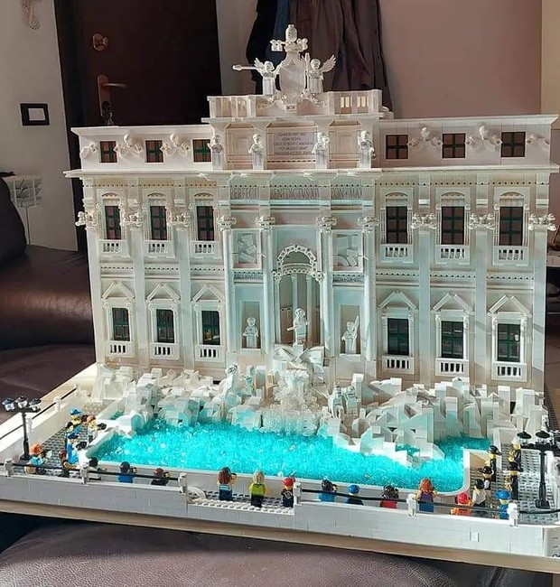 Fontana di Trevi criada em Lego por Maurizio Lampis (Foto: Reprodução / Instagram)
