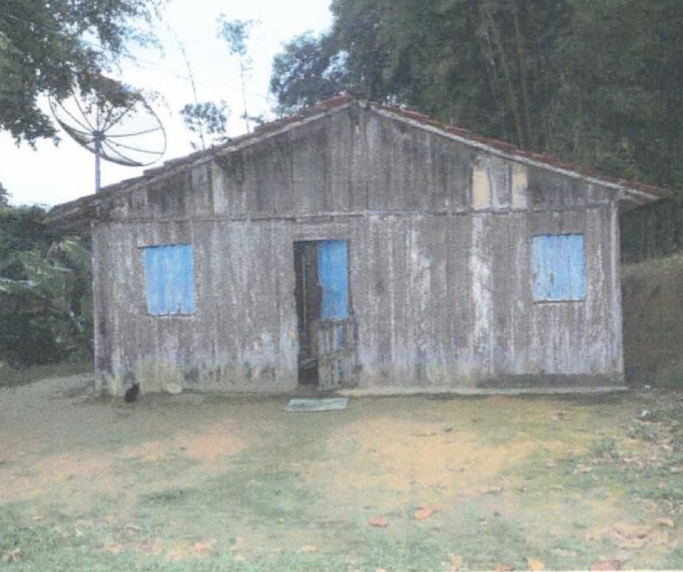 Homem foi morto dentro da pr&oacute;pria casa, em Iguape &mdash; Foto: Divulga&ccedil;&atilde;o/Pol&iacute;cia Civil