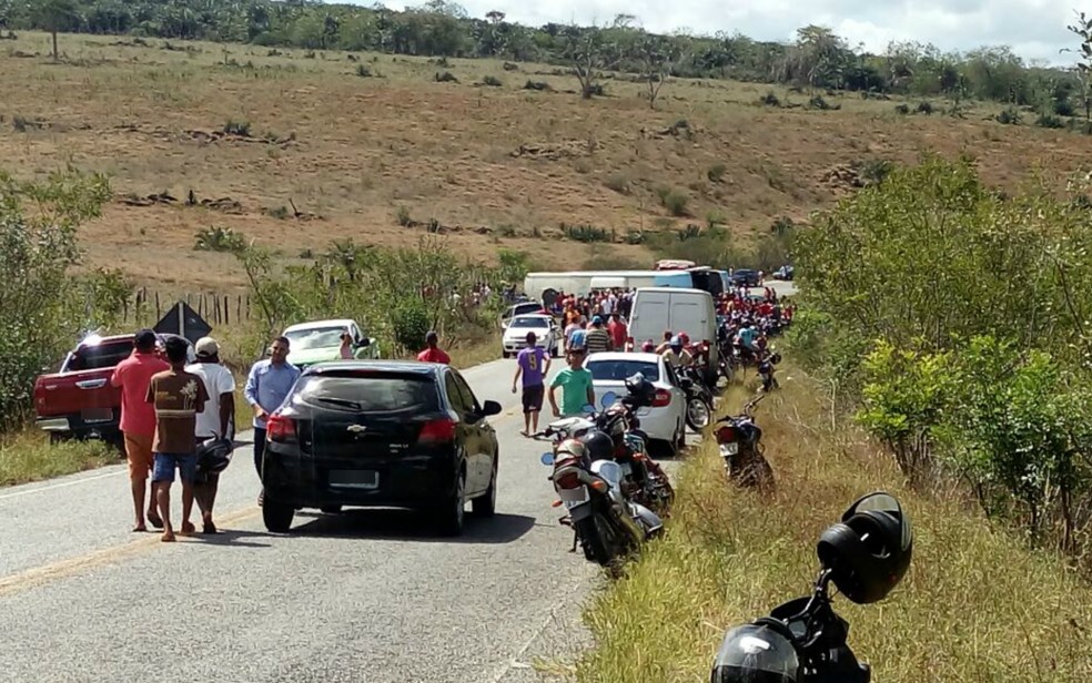 Segundo a PRE, ônibus partiu de Itaberaba e tinha como destino a cidade de Jacobina (Foto: Reprodução/Mídias Sociais)