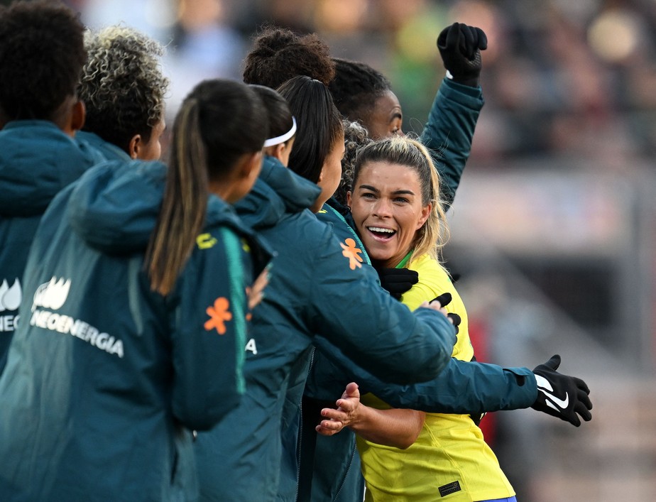 Tamires comemora o primeiro gol do Brasil sobre a Alemanha