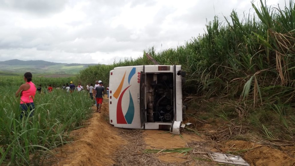 Capotamento aconteceu em estrada de barro do município — Foto: PRF/divulgação