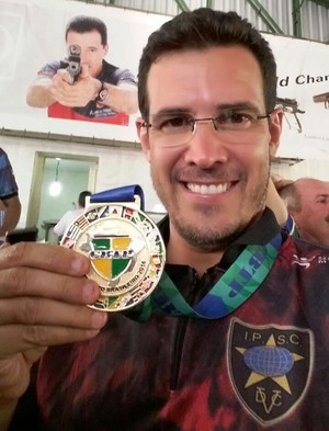 Fernando Campelo comemora conquista do ouro na 1ª etapa do Campeonato Brasileiro (Foto: Fernando Campelo/ Arquivo Pessoal)