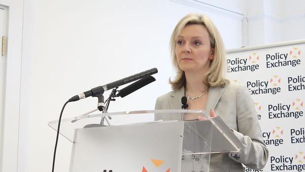 Lizz Truss (Foto: Policy Exchange, CC BY 2.0 <https://creativecommons.org/licenses/by/2.0>, via Wikimedia Commons)