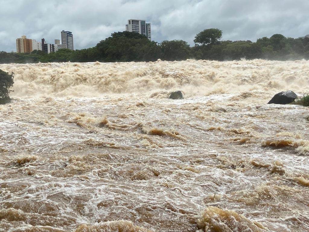 Rio Piracicaba volta a atingir estado de atenção; cidade tem alerta de chuvas intensas