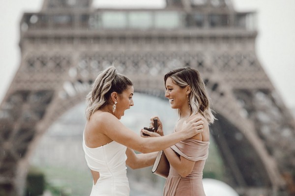 Kate Austin e da noiva Sarah em Paris (Foto: Instagram)