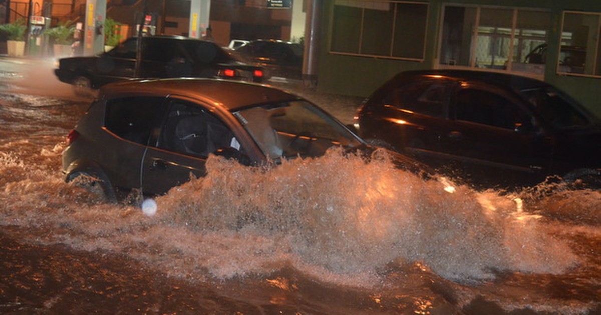 G1 Chuva De 10 Minutos Alaga Ruas De área Crítica No Centro De Piracicaba Notícias Em