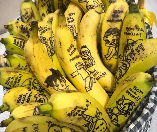 Bananas personalizadas para dia de lanche coletivo na escola (Foto: Reprodução Instagram)