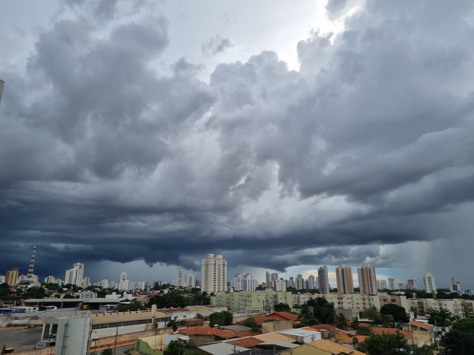 Instituto de Meteorologia emite alerta de perigo por causa das chuvas em MT