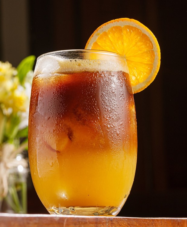 Decore o Orange Coffee com uma rodela de laranja  (Foto: Duas Terezas / Divulgação)