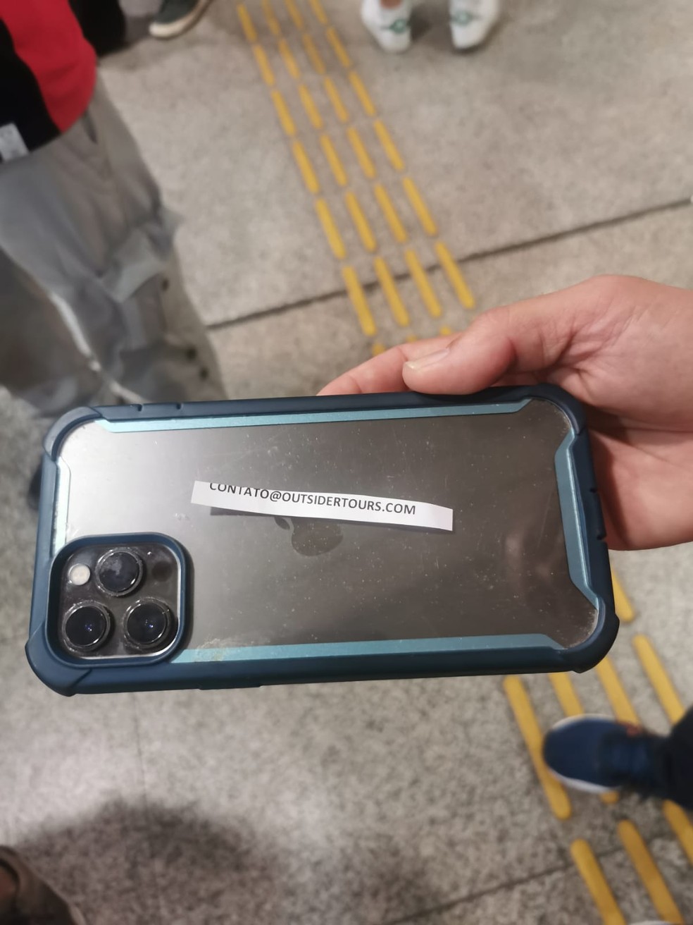 Confira o papel que foi dado a um dos torcedores do Flamengo que n&atilde;o embarcaram &mdash; Foto: Reprodu&ccedil;&atilde;o