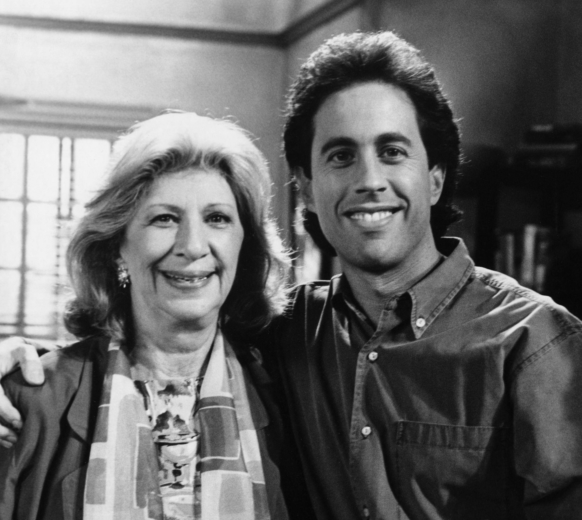 SEINFELD -- Pictured: (l-r) Liz Sheridan as Helen Seinfeld, Jerry Seinfeld as Jerry Seinfeld  (Photo by NBCU Photo Bank/NBCUniversal via Getty Images via Getty Images) (Foto: NBCUniversal via Getty Images)