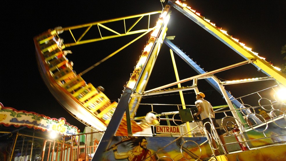 Brinquedo dos parques da Festa das Neves, em João Pessoa (Foto: Kleide Teixeira/Jornal da Paraíba)