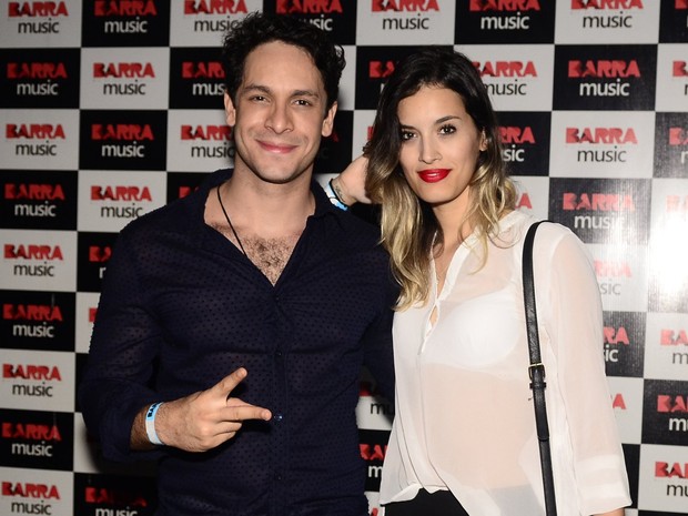 Rainer Cadete e a namorada, Taianne Raveli, em show no Rio (Foto: Roberto Teixeira/ EGO)