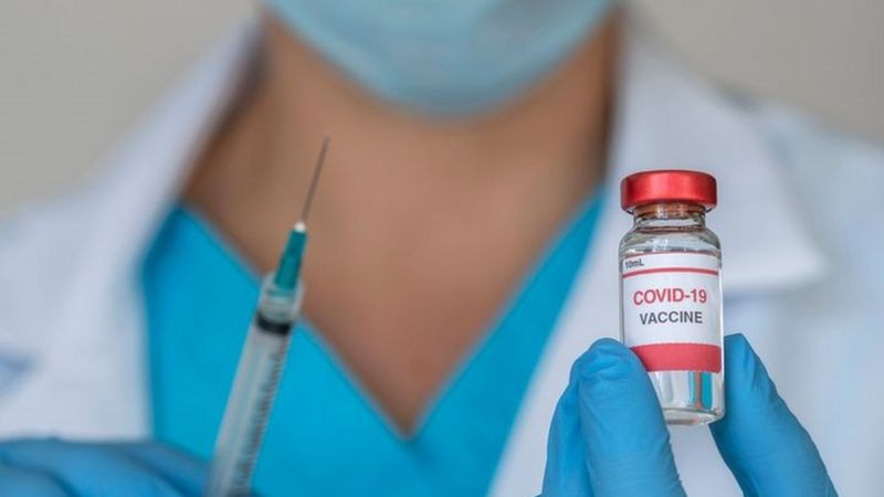 Atualmente, mais de 10 candidatas à vacina estão na fase 3 de testes clínicos, a última etapa antes da aprovação pelas agências regulatórias (Foto: Getty Images via BBC News)