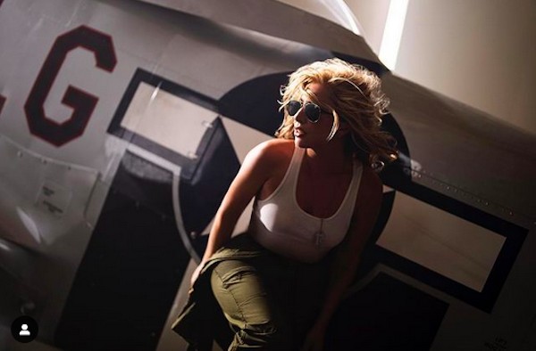 A foto divulgada pela cantora Lady Gaga para anunciar o lançamento da canção composta por ela para a trilha sonora de Top Gun: Maverick (Foto: Instagram)
