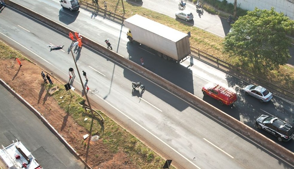 Motociclista morre após ser atingido por carreta na BR-365 em Uberlândia