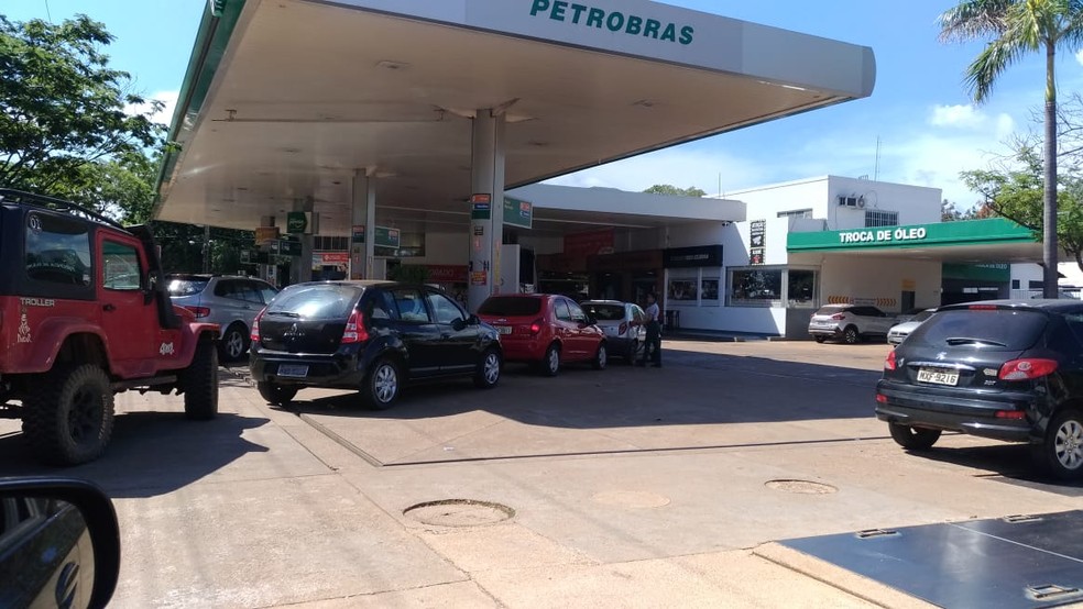 Aumenta procura por combustível nos postos de Palmas (Foto: Sydney Neto/TV Anhanguera)