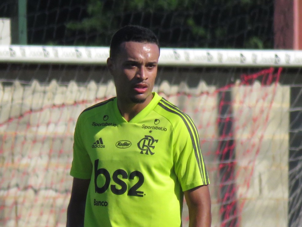 Luiz Henrique, do Flamengo, durante treino no Ninho do Urubu &mdash; Foto: Felipe Schmidt / GloboEsporte.com