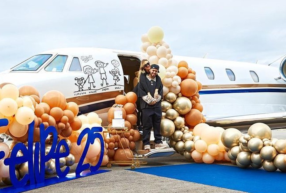 Virgínia dá jato avaliado em R$ 35 milhões de presente de aniversário para Zé  Felipe; fotos | Celebridades | Glamour