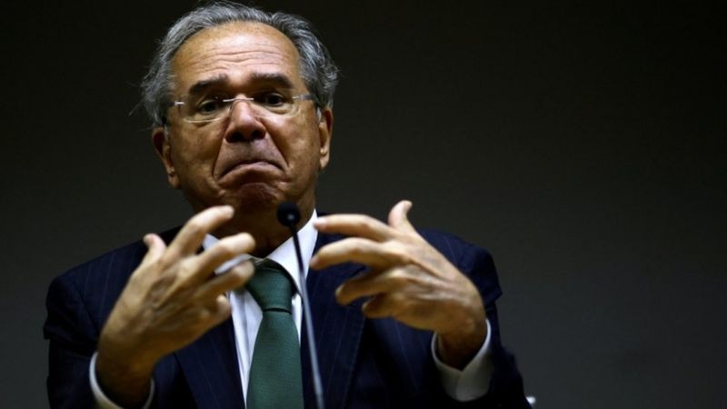 Bancos tentam influenciar a eleição ao prever recessão ou estagnação em 2022, considera Paulo Guedes (Foto: Reuters via BBC News)