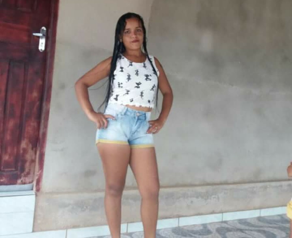 Jovem foi encontrada morta dentro de casa (Foto: ReproduÃ§Ã£o/Facebook)