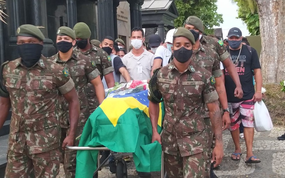 Soldado do Exército que morreu em acidente de moto é enterrado sob forte comoção em Salvador — Foto: Lisboa Junior/TV Bahia
