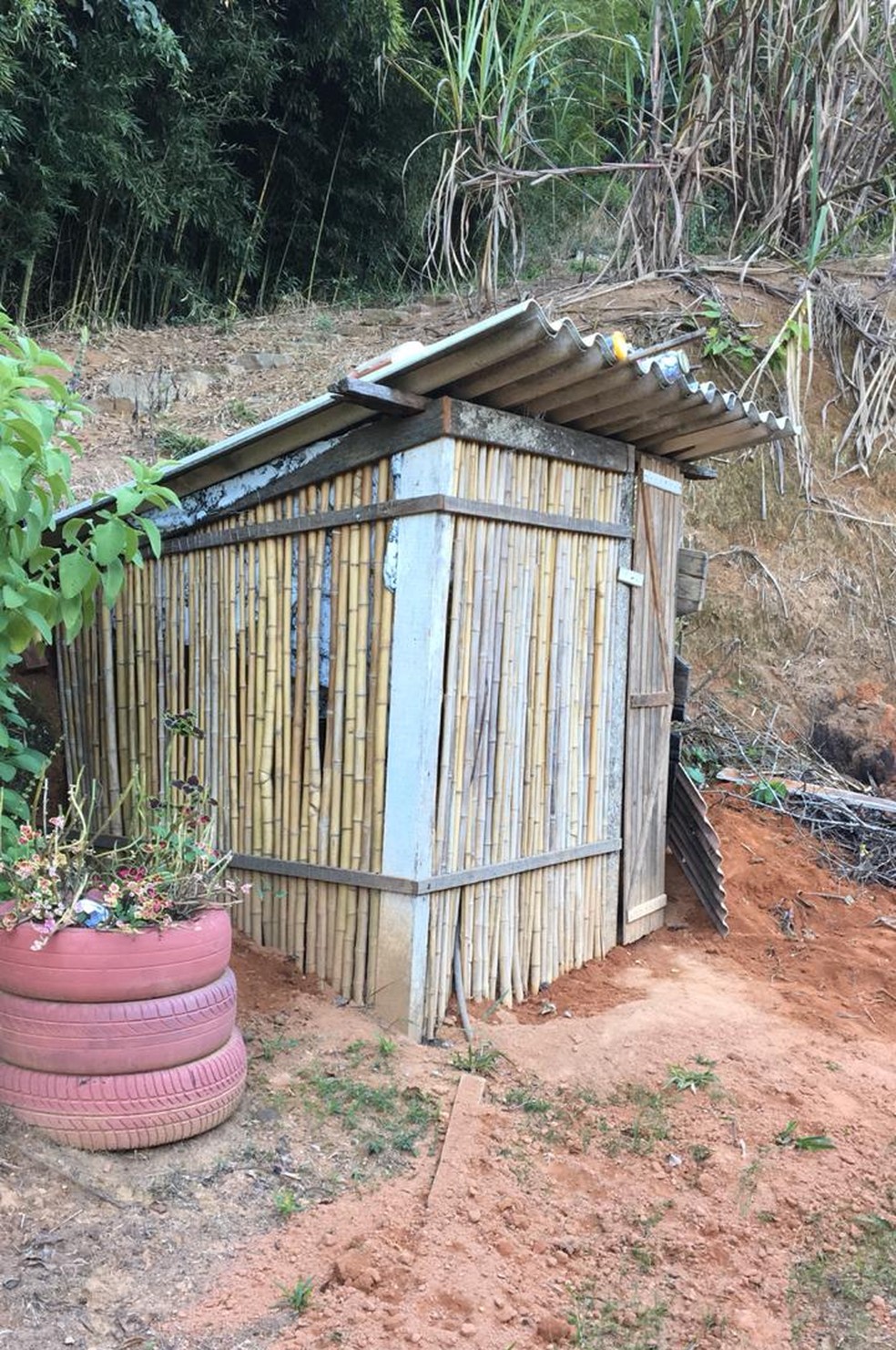 Pai construiu quarto de bambu no quintal para filha estudar em PetrÃ³polis, no RJ â Foto: Gisele Cassin/ Arquivo Pessoal 