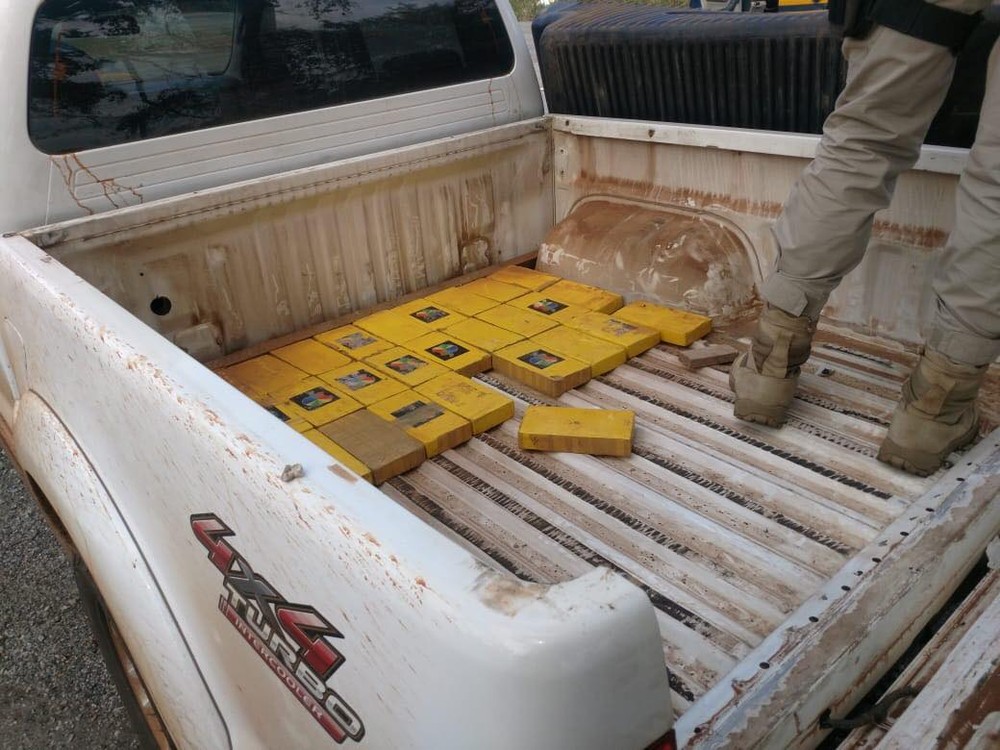 PRF apreende 27 kg de cocaína que saiu de Itumbiara -GO com destino a Belo Horizonte na BR-262, em Bom Despacho-MG