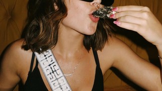 Jade Picon se delicia com ostras em restaurante no Rio de Janeiro — Foto: Divulgação Instagram