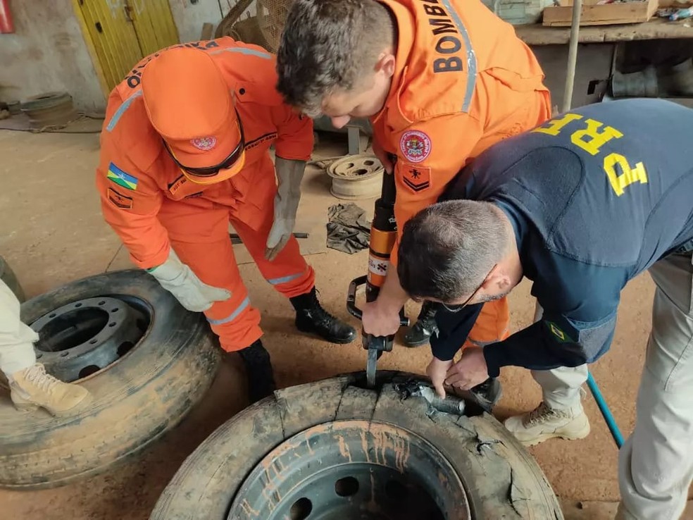 PRF encontra quase 200 kg de cocaína dentro de pneus em RO — Foto: PRF/Divulgação