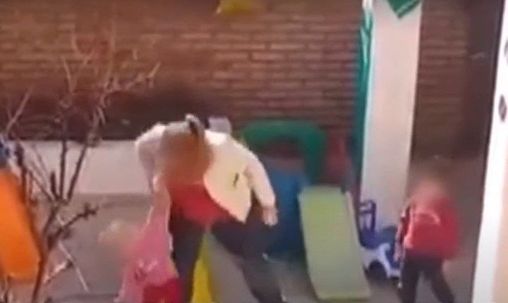 Vizinha filma maus tratos a crianças em creche e pais prestam queixa na Argentina (Foto: Reprodução/Clarín)