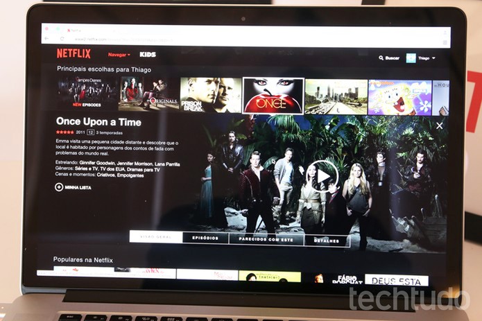 No desktop, basta clicar no conte?do do Netflix para ver uma janela com mais informa??es (Foto: Fabr?cio Vitorino/TechTudo)