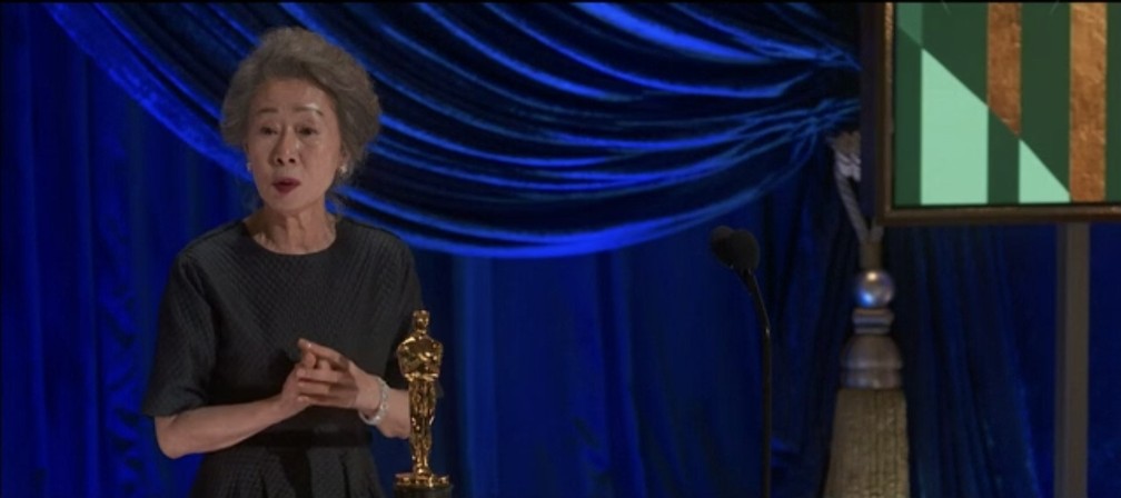 Youn Yuh-jung vence Oscar de atriz coadjuvante por trabalho em "Minari" — Foto: Reprodução/TV Globo