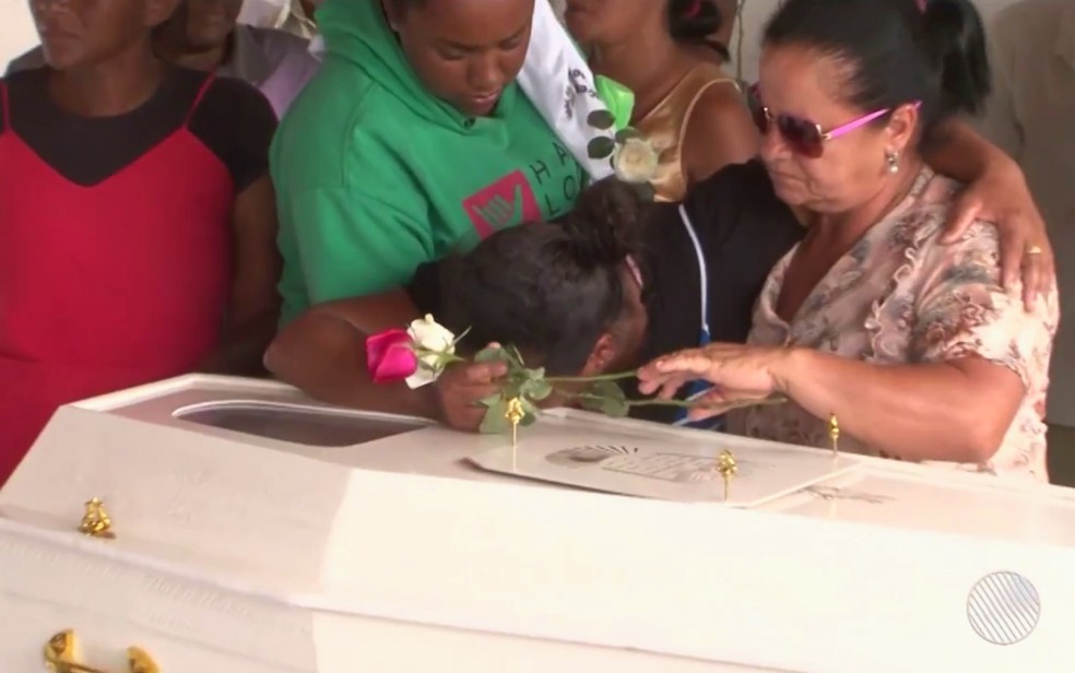 Yariana foi sepultada na última sexta-feira (8) — Foto: Reprodução/TV Subaé