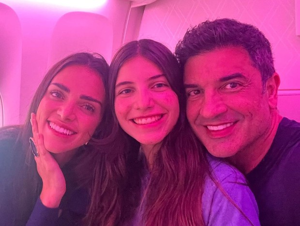 Edu Guedes com a família em avião (Foto: Reprodução/Instagram)