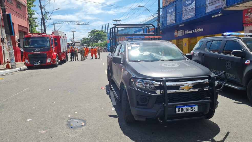 Trecho de cortejo da Lavagem do Bonfim é interditado após suspeita de bomba — Foto: Rildo Araújo/TV Bahia