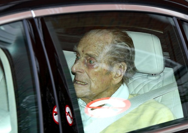LONDON, ENGLAND - MARCH 16: Prince Philip, Duke of Edinburgh  is seen leaving King Edward VII Hospital on March 16, 2021 in London, England. The Duke of Edinburgh has today been discharged from King Edward VII’s Hospital and has returned to Windsor Castle (Foto: Getty Images)
