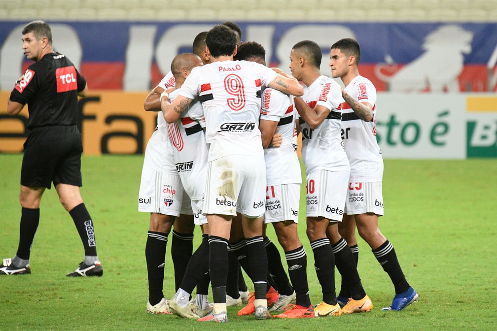 Jogadores do São Paulo comemoram gol contra o Fortaleza — Foto: Kely Pereira/Estadão Conteúdo