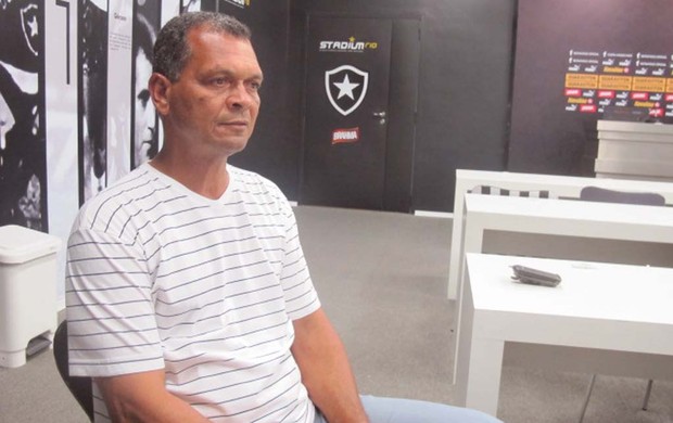 Luis Alberto auxiliar Oswaldo Botafogo (Foto: André Casado / Globoesporte.com)