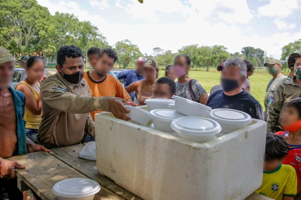 Governo diz que Sedam ofereceu marmitas para famílias retiradas da área — Foto: Reprodução/Sedam