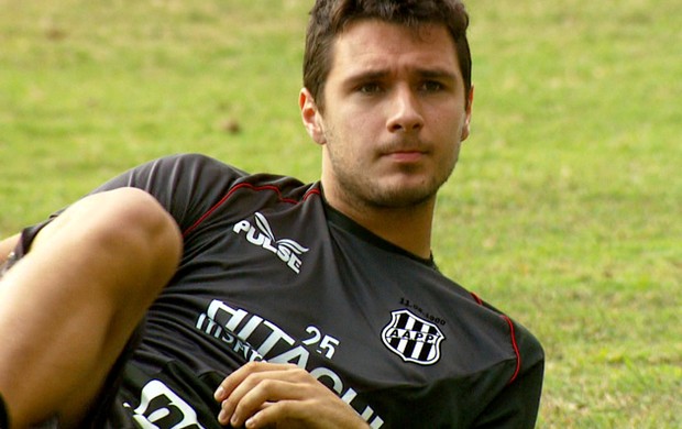 Dennis, atacante da Ponte Preta (Foto: Reprodução EPTV)