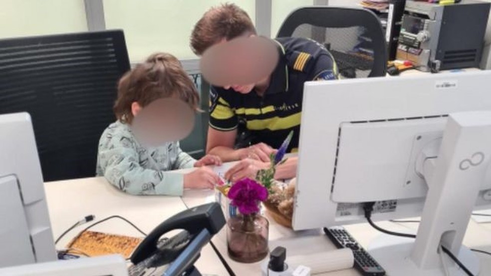 Menino de 4 anos rouba carro da mãe para passeio na Holanda