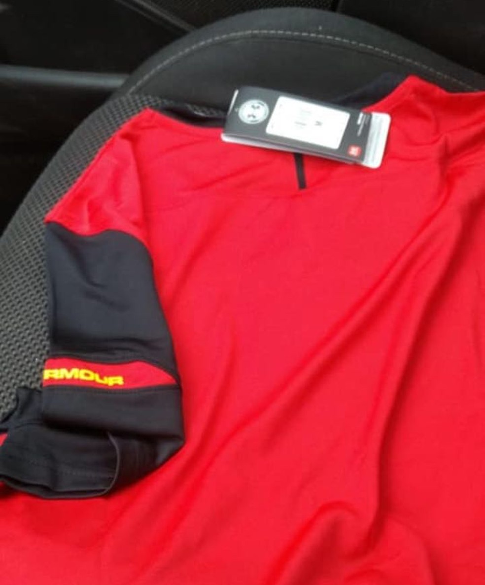 Detalhes da parte de trÃ¡s da camisa (Foto: DivulgaÃ§Ã£o)