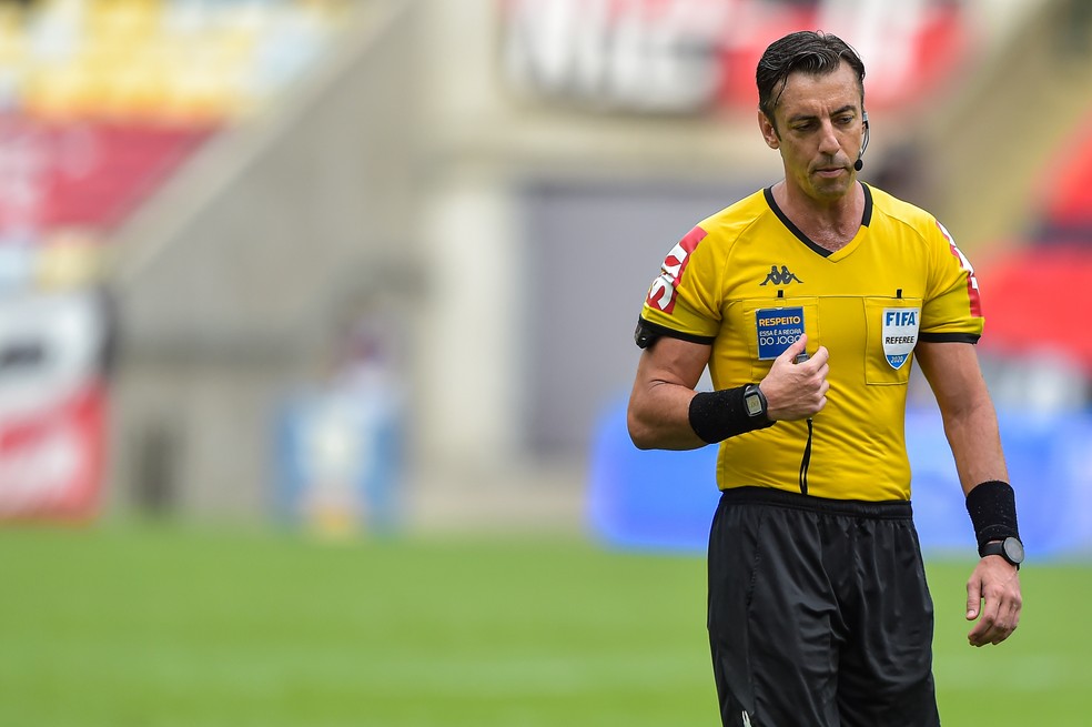 Assistant Referee, Neuza Inês Back, during the Campeonato