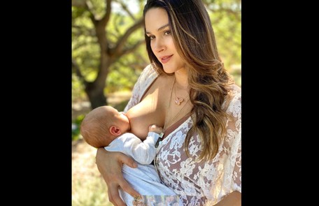 Fernanda Machado deu à luz Leo em junho. 'A 1ª consulta com a pediatra foi em casa. Depois fui uma vez ao consultório meio tensa. Sempre usamos álcool gel para pegá-lo' Reprodução