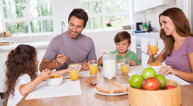 família; café da manhã (Foto: Thinkstock)
