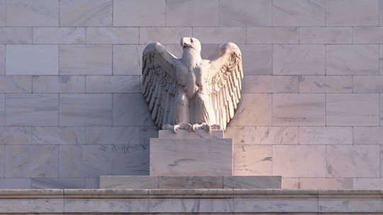 Fed deve reduzir ritmo de alta dos juros, mas seguir com tom agressivo, dizem economistas